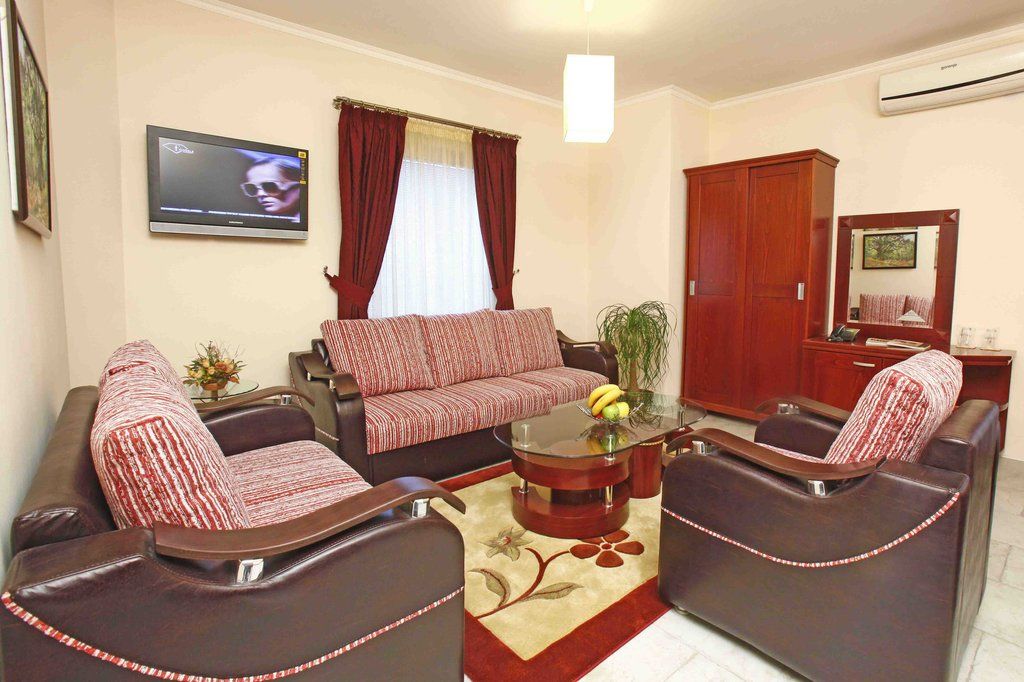 Hotel Luxor Suto Orizari Exterior foto